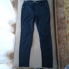 ネイビー スリムフィット デニムパンツ