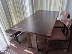 ダークブラウン木製ダイニングテーブル ベンチ付き