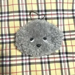 見てますよ 上目づかいのトイプードル キーホルダー