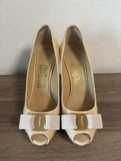 Ferragamo フェラガモ エナメル パンプス