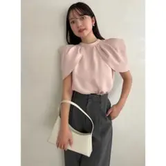 anuans フォルムショルダーブラウスのサムネイル