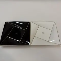 VALENTINO GARAVANI プレート 2枚セット 黒　白