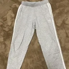 adidas グレー ジョガーパンツ サイドストライプ