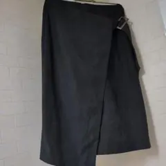 金具ベルト付き・アシンメトリースエード調スカート（ブラック）