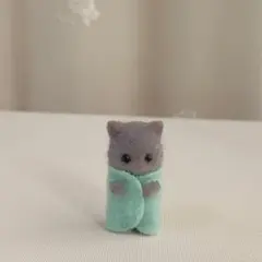 グレー　ペルシャネコの小さい赤ちゃん【中古品】シルバニアファミリー　みつごサイズ