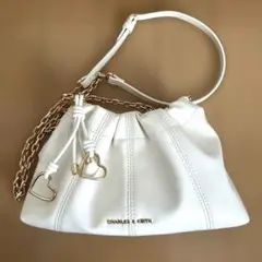 CHARLES & KEITH シアラ ルーシュドクロスボディーバッグ クリーム