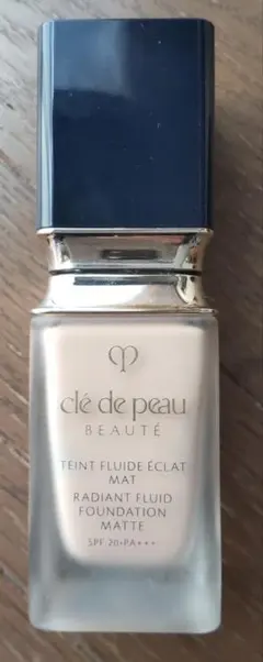 クレ・ド・ポー タンフリュイドエクラ マット ベージュオークル20