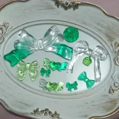 クリアとグリーンのパーツ