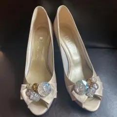 ビジュー パンプス