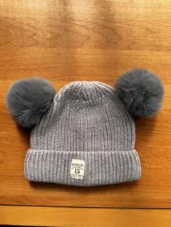 キッズ　ポンポン付きグレーのニット帽