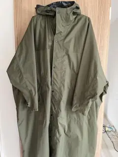 【最終価格！ 1月9日処分】オリーブ色 フード付きロングレインコート