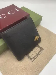 【美品】GUCCI グッチ　アニマリエ　二つ折り財布　蜂モチーフ　コンパクト財布 GUCCI ブラックレザー 二つ折り財布 蜂モチーフ - メルカリ