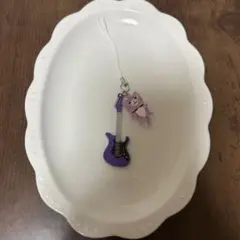 紫色ギターとにゃんこのストラップ