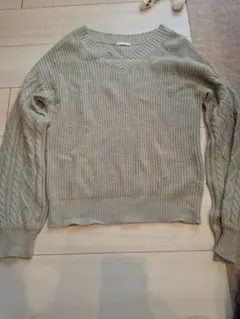 GU Vネック ケーブル編み セーター グレー