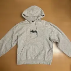 【希少XLサイズ】ステューシー☆センター 刺繍ロゴ パーカー グレー