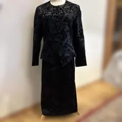 黒い花柄スーツセット