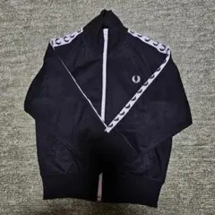 Fred Perry ブラック ジップアップジャケット 2-3y