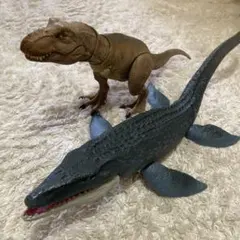 T レックス　モササウルス　セット