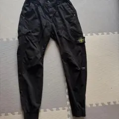 Stone Island 黒 カーゴパンツのサムネイル