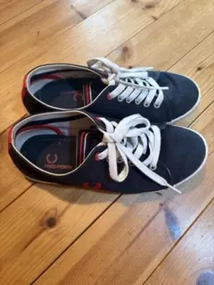FRED PERRY キャンバススニーカー ブラック レッドのサムネイル