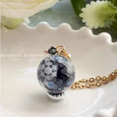 静かな夜　鹿と雪の結晶レジンネックレス