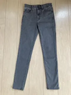 ユニクロ　ウルトラストレッチスキニーハイライズジーンズ　グレー