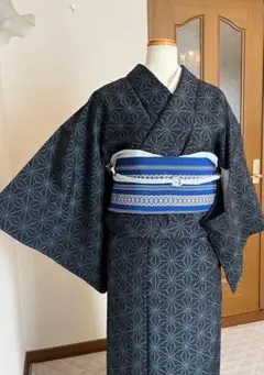 薄手の紬単衣（麻の葉文）裄66　シンプル系　正絹美品 6月単衣 正絹紬 麻の葉文様 深い濃紺色 リズミカルで粋な表情 長期保存