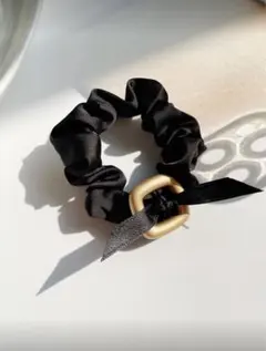 ブラックサテンシュシュ