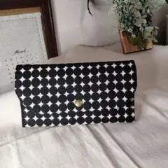 黒ドット柄の可愛らしい通帳！お薬手帳！マルチポーチ