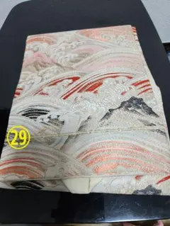 波模様のデザインの帯　銀、ピンク