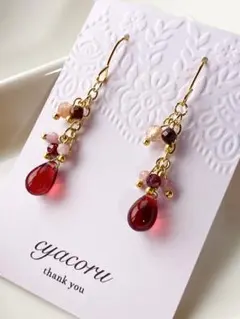 天然石ロードライトガーネット、ピンクトルマリン、ムーンストーン フックピアス