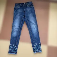 週末限定Desigual デニムパンツ 刺繍 ペイズリー柄