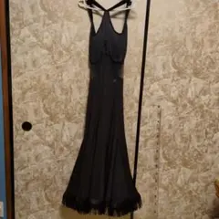フリンジ付き黒ダンスドレス