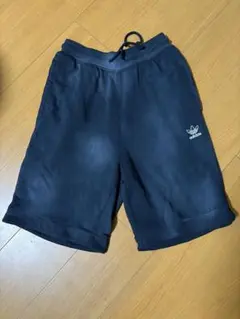 adidas ネイビーショートパンツ XS カジュアル　短パン