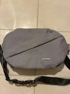 QUICK PACK 11 ライトグレー　ショルダーバック　iPad対応サイズ