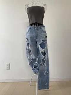 Bershka ダメージ加工 ライトブルー デニムパンツ