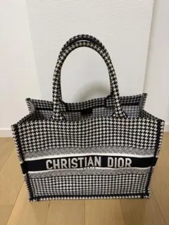 2026年最新】dior 千鳥 ブックトートの人気アイテム - メルカリ
