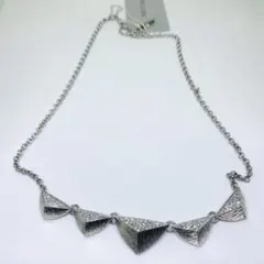 【新品タグ付き】シルバーカラー トライアングル ネックレス キラキラ エレガントのサムネイル