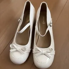 ホワイトリボン付きパンプス