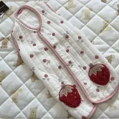 いちご　犬服　DSサイズのサムネイル