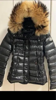 MONCLERファー付きブラックダウンジャケット