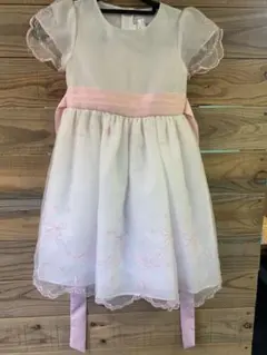 ホワイトドレス フリル袖 ピンクリボン