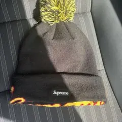 Supreme × NewEraポンポン付きニット帽