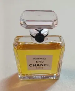 CHANEL N°19 PARFUM 　シャネル香水