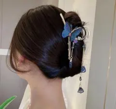 蝶モチーフ バンスクリップ 揺れるチャーム付き ヘアアクセサリー