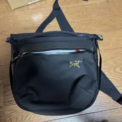 Arc'teryx ブラック ショルダーバッグ　アロー8のサムネイル