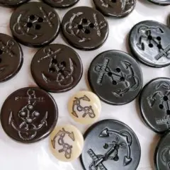 【まとめ買い割引き可能】ブラック イカリ柄 海 ホワイト ボタン足