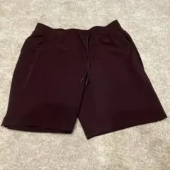 Lululemon バーガンディ ショートパンツのサムネイル