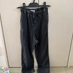 黒いストレートパンツ　グローバルワーク 130