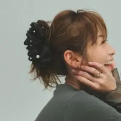 黒いフラワーヘアアクセサリー